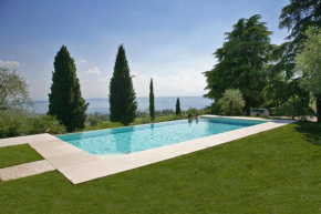 Отель Relais Colle San Giorgio  Бардолино